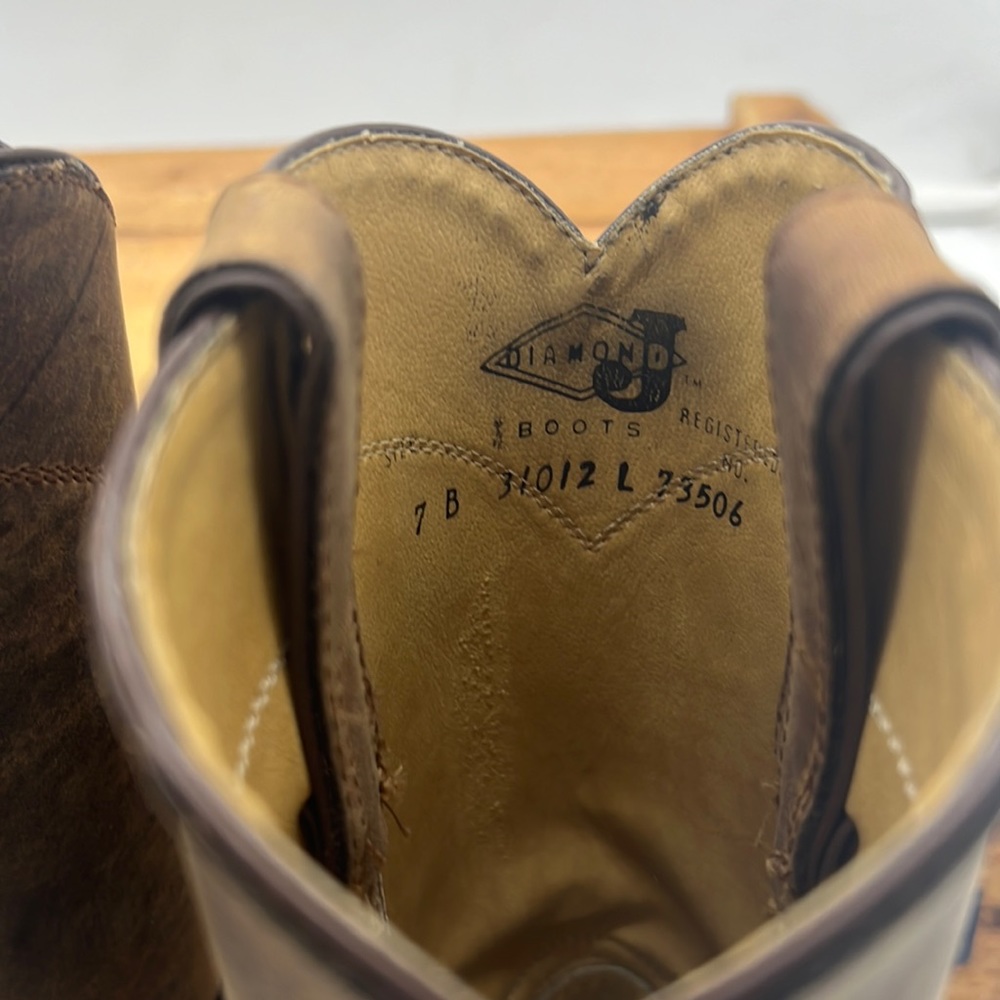 Diamond J brown cowboy boots size 7: like new